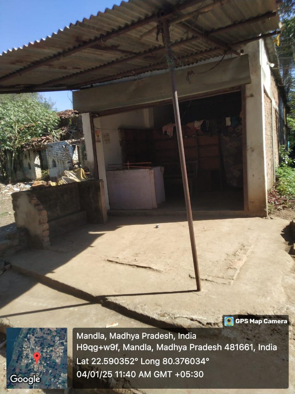 Commercial Shop for Sale in Rambag Sakwa, Mandla – Prime Location in Front of Jhula Pul at ₹40 Lakh!