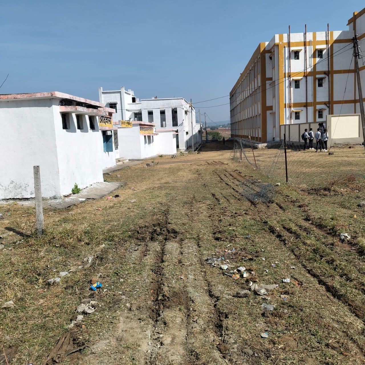 Prime Property for Sale near Dindori College Bus Stand – 17.6x214 Feet Plot